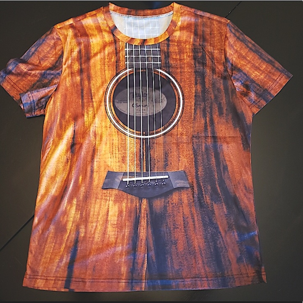 GUITAR T-SHIRT - UNISEX. 
SIZE: S  EUC